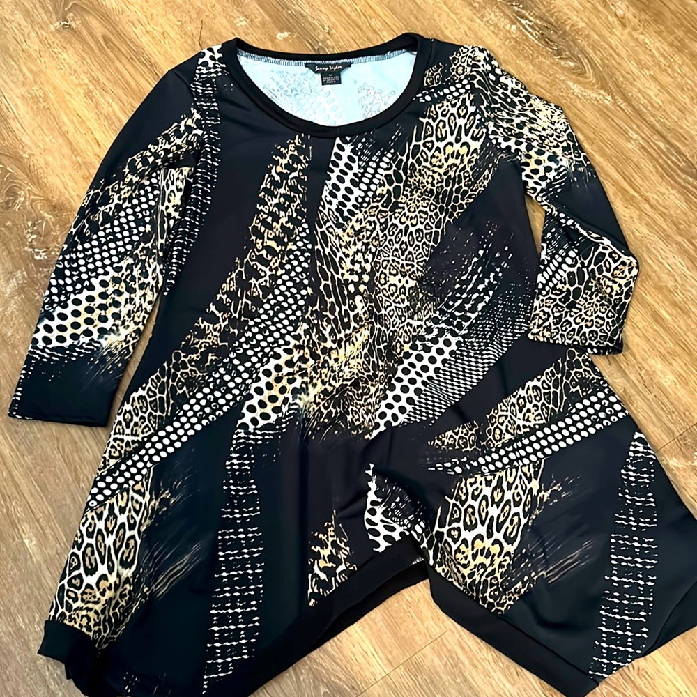 Sunny Taylor Tunic Top NWOT